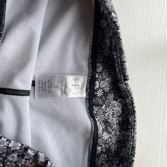 Fleo High-Rise Floral Performance Women’s Shorts - Black & White - Picture 4 of 4